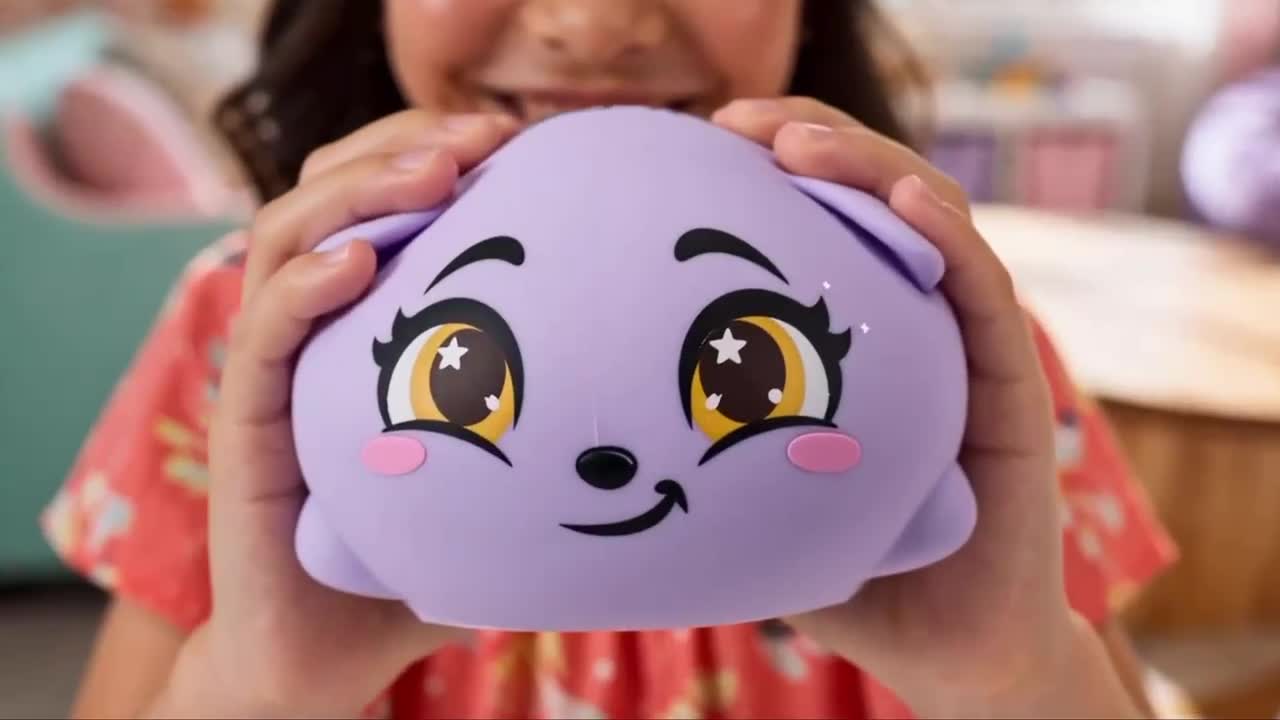 Hands squishing a blueberry Puffy Mallow in the Color V2 spot